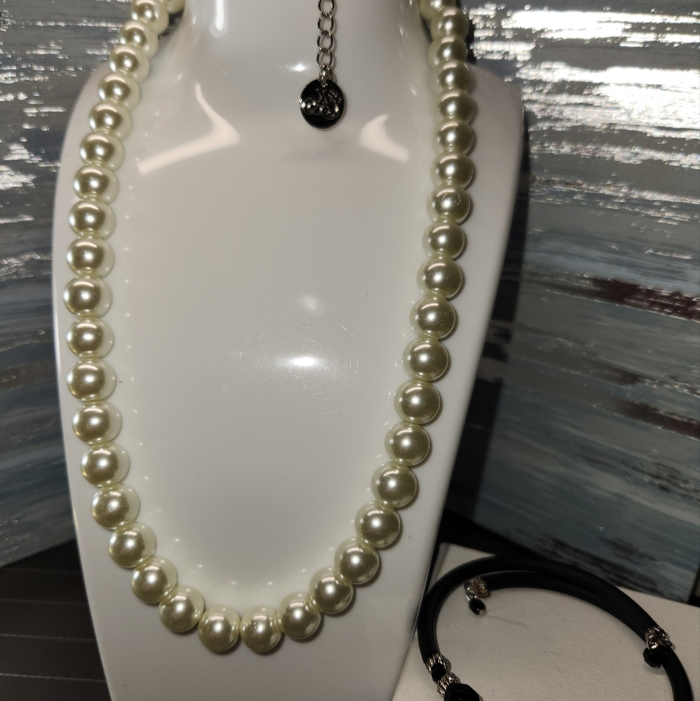#2068, ANTONIO VACCARI, 1968's SHINY MOSAIC PEARLS  UNIQUE CHOQUER & BRACELET